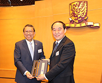 Prof. Chong Kang (right) represents CAS to exchange souvenir with President Tuan